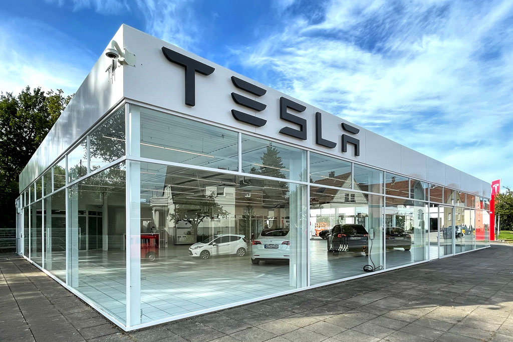 Tesla Center Bielefeld offiziell eröffnet