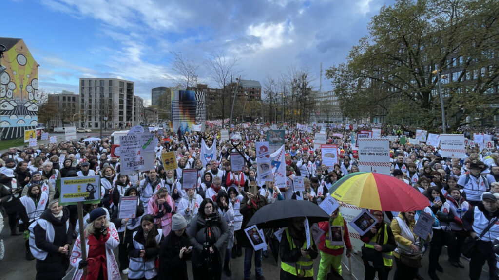 Apotheken und Ärzte aus Westdeutschland demonstrieren gemeinsam
